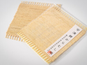 古来から高級織物の原材料として使われてきた苧（からむし）でできたコースターです。